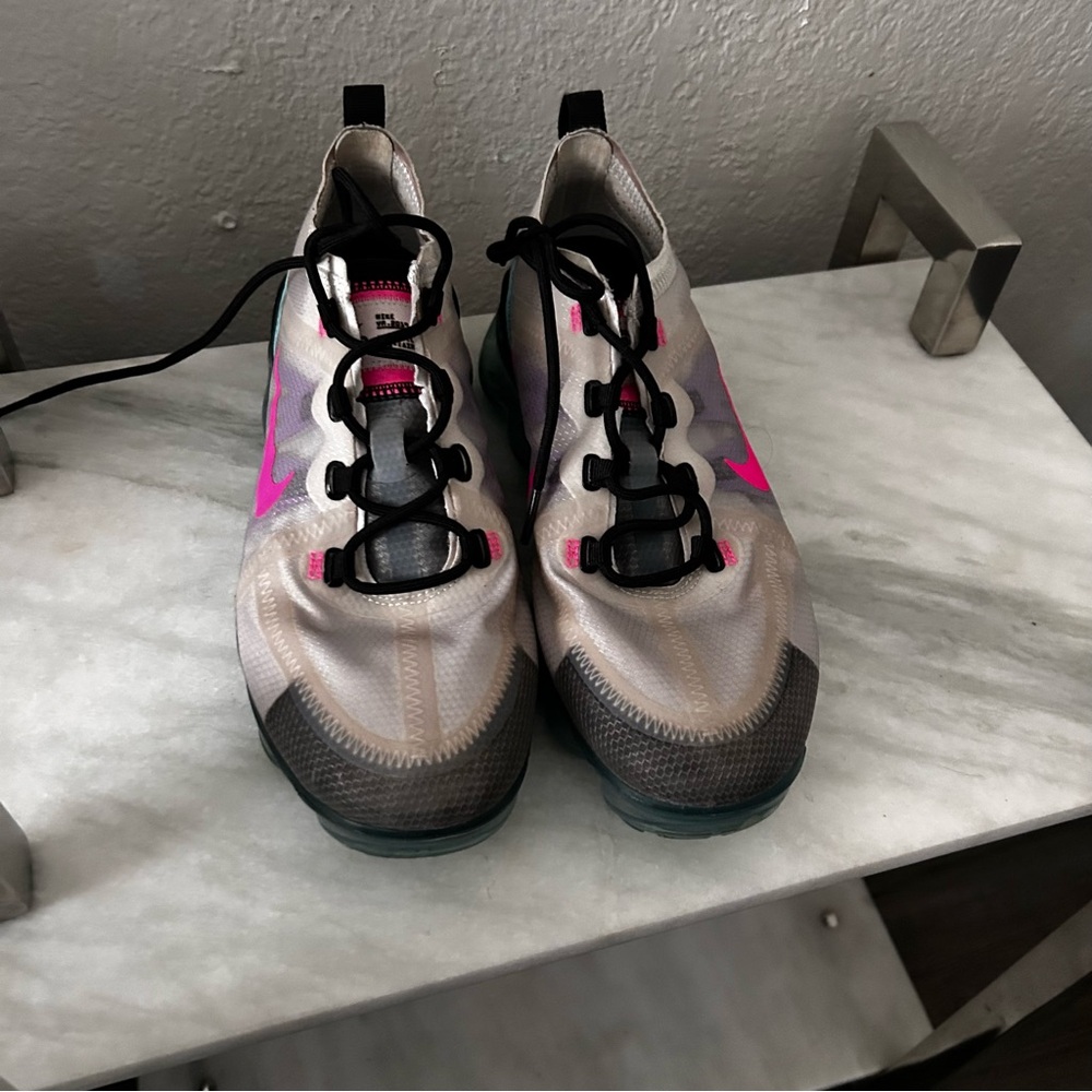 Nike Women's Athletic Shoes - Pink and Gray